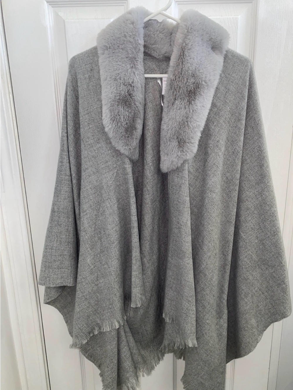 Liz Claiborne Light Gray Faux Fur Collar Poncho